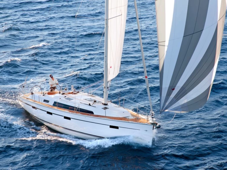 Pronajmout si Bavaria Cruiser 41 v Alimos
