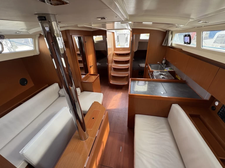 Pronajmout si Bénéteau Oceanis 41.1 v Ibiza Town