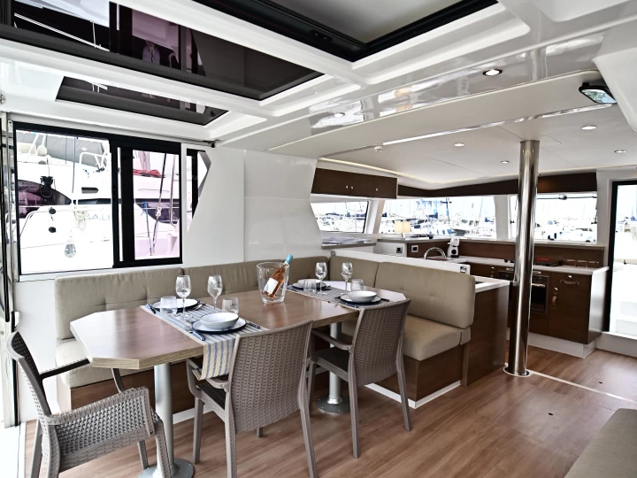 Pronájem Katamarán Bali s licencí