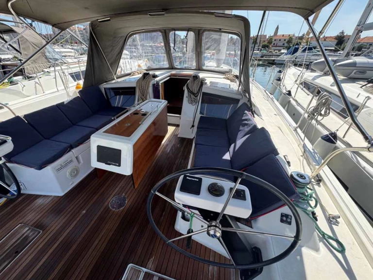 Pronajmout si Dufour Dufour 430 v Split