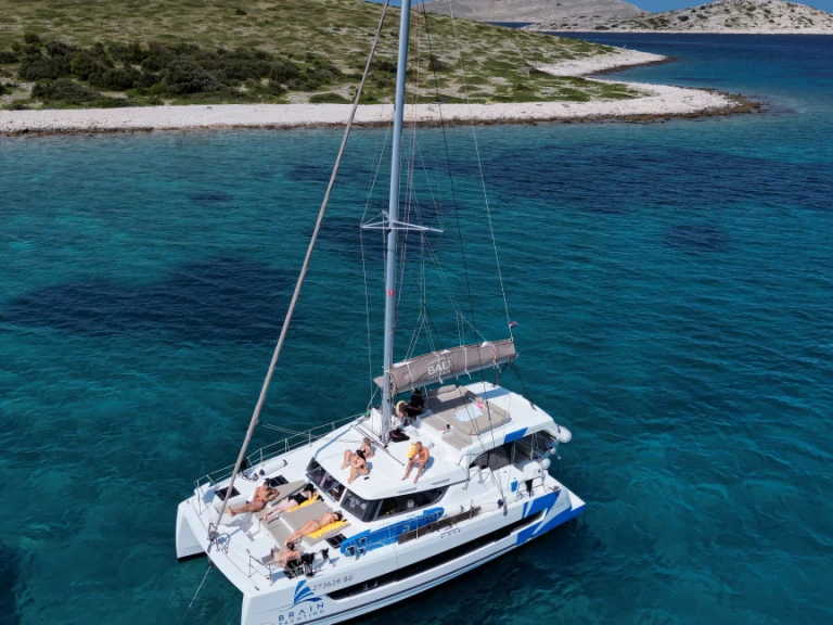 Bali Bali Catspace Voile jednotlivci a charterové společnosti v Donji Seget