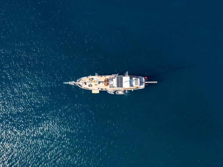 Pronájem Plachetnice Custom Made s licencí