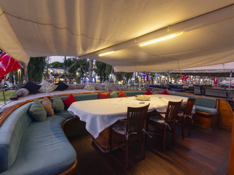 Custom Made Serenad jednotlivci a charterové společnosti v Bodrum