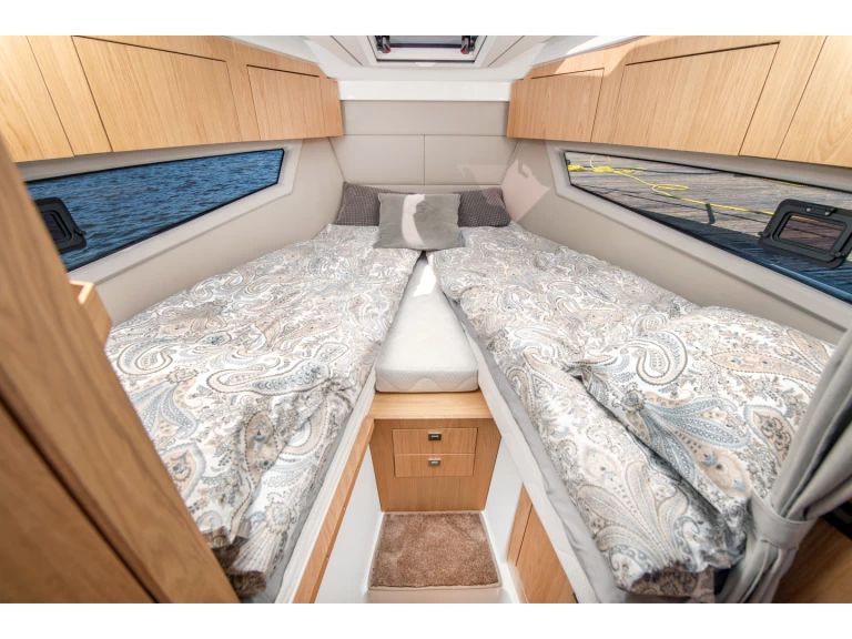 Pronájem Motorová loď Grandezza s licencí