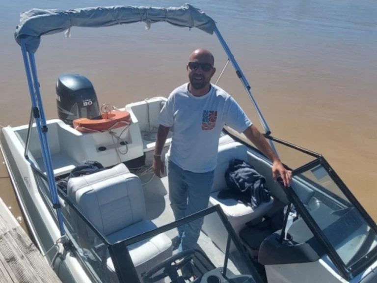 Motorová loď k pronájmu v Bordeaux za nejlepší cenu