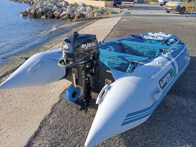 Pronajmout Motorová loď se skipperem či ne Gladiator v Francie