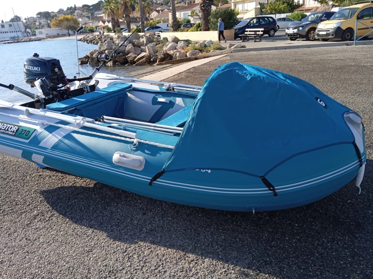 Motorová loď k pronájmu v Francie za nejlepší cenu