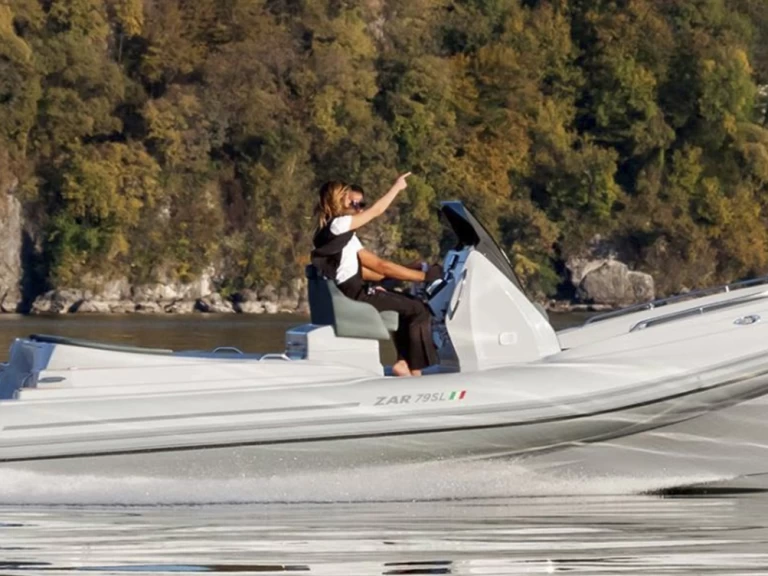 Pronájem Polotuhá loď Zar s licencí