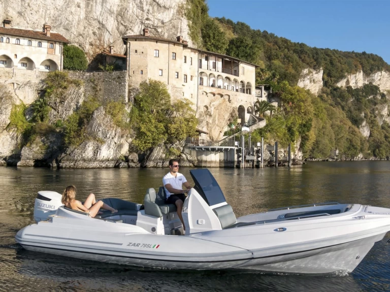 Polotuhá loď k pronájmu v Port de Pollenca za nejlepší cenu