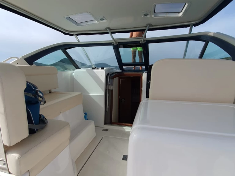 Pronajmout Motorová loď se skipperem či ne Tiara v Piano di Sorrento