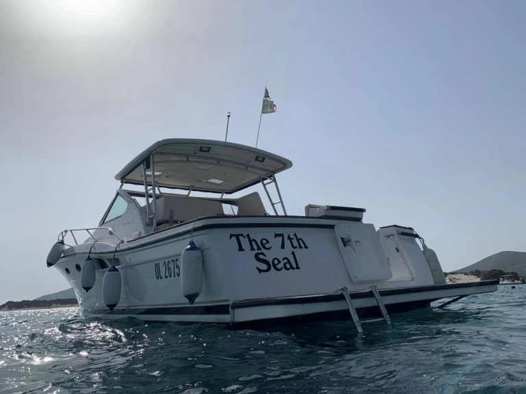 Pronájem Motorová loď Tiara s licencí