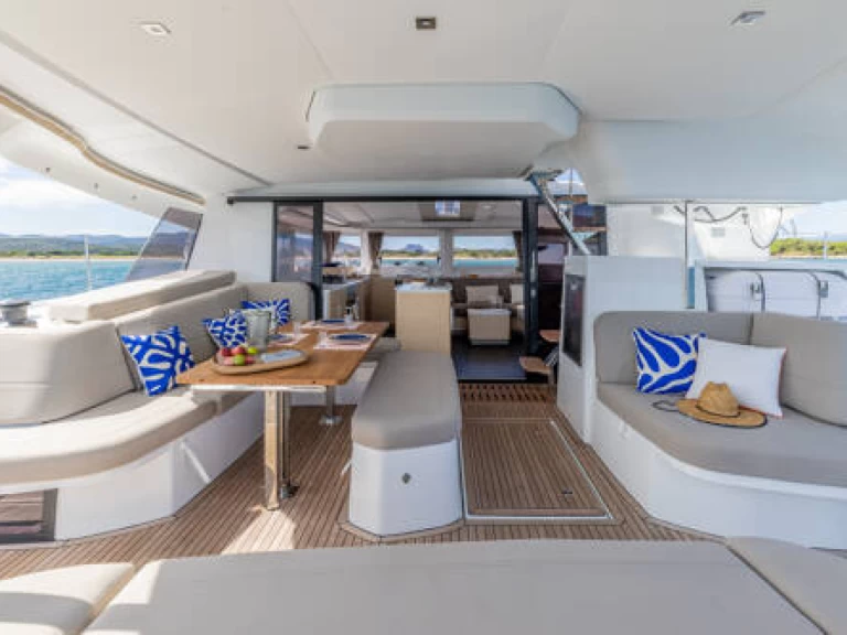 Pronajmout si Fountaine Pajot Fountain Pajot FP 44 v Paros (ostrov)