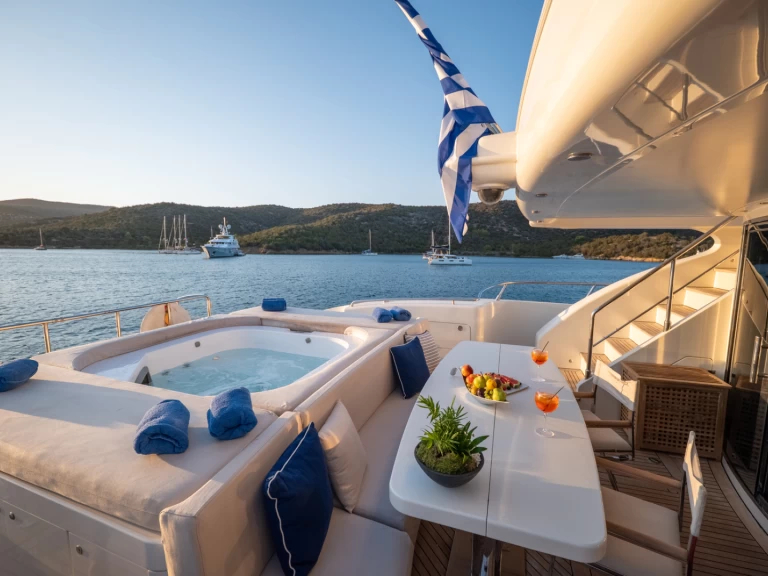 ISA, RODRIGUEZ GROUP ITALY 133 jednotlivci a charterové společnosti v Flisvos Marina