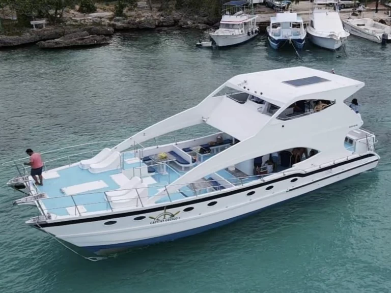 Pronájem Katamarán Custom Made s licencí