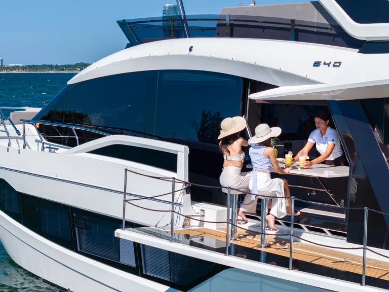 Pronájem lodi Galeon Galeon 640 Fly v Miami na Samboatu