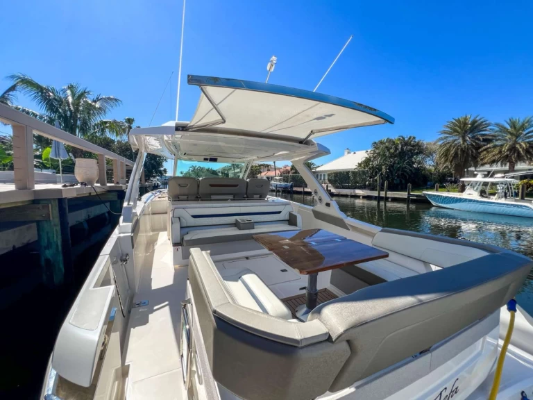 Pronajmout Jachta se skipperem či ne Tiara v Palm Beach