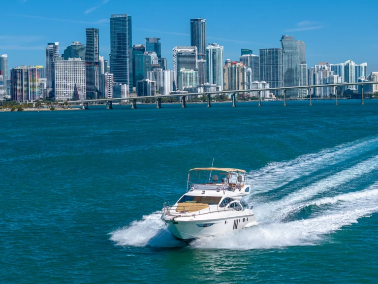 Pronajmout si Azimut Azimut 53 Fly v Miami Beach