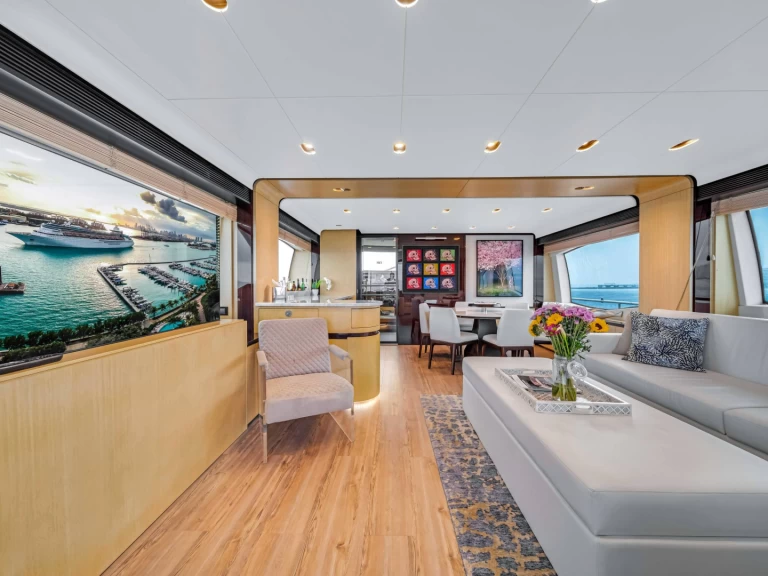 Pronájem lodi Miami lákavé ceny Azimut 84 Sky 