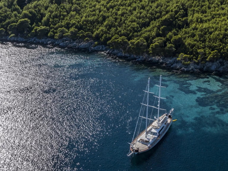 Pronajmout si  Luxury Sailing Yacht v Split