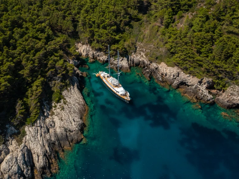 Pronájem lodi Split lákavé ceny Luxury Sailing Yacht Dalmatino
