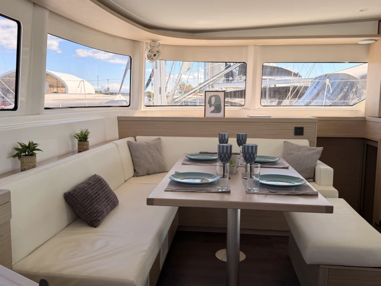 Pronájem Katamarán Lagoon s licencí