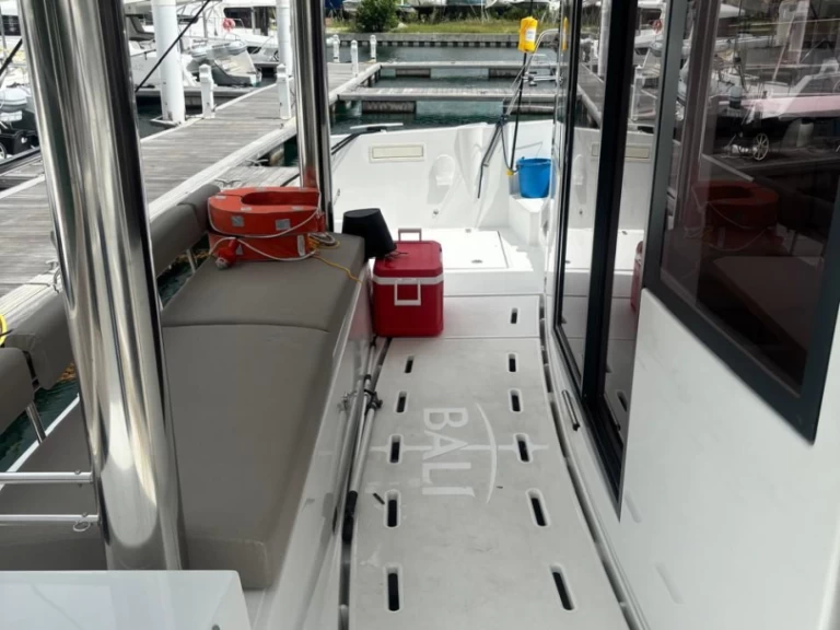 Bali Bali 4.8 jednotlivci a charterové společnosti v Road Town