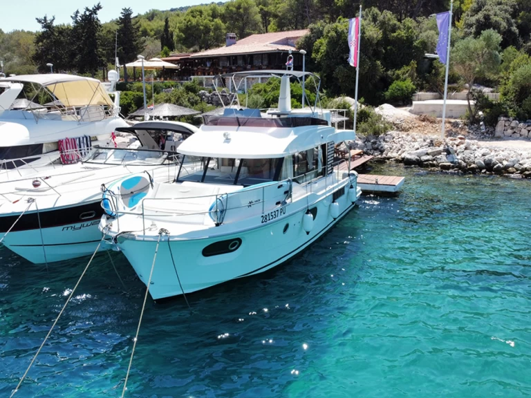 Bénéteau Swift Trawler 41 Fly jednotlivci a charterové společnosti v Biograd Na Moru