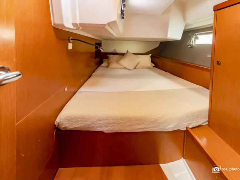 Bénéteau Oceanis 45 jednotlivci a charterové společnosti v Cannigione