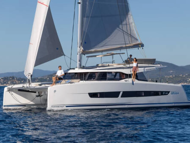 Fountaine Pajot Fountaine Pajot New 44 jednotlivci a charterové společnosti v Paros (ostrov)
