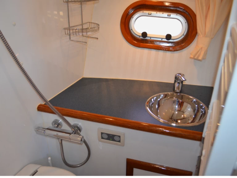 Motorová loď k pronájmu v Drachten za nejlepší cenu