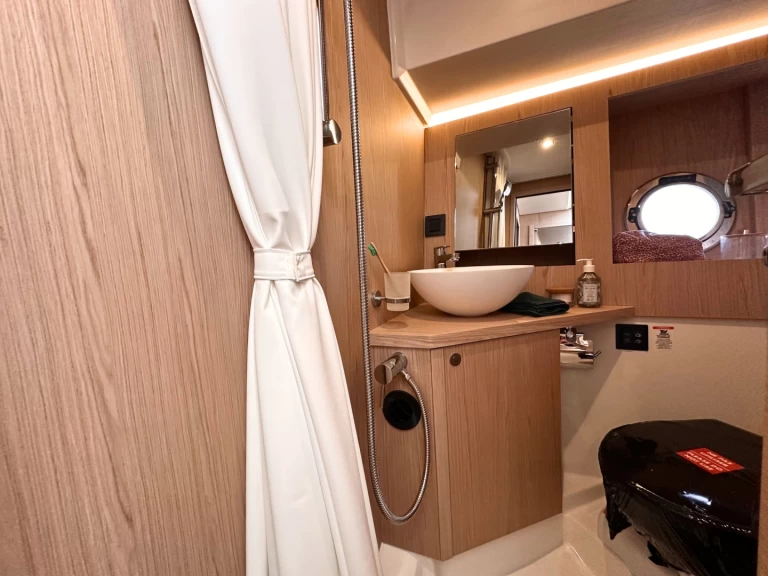 Pronájem lodi Bénéteau Swift Trawler 41 v Split na Samboatu