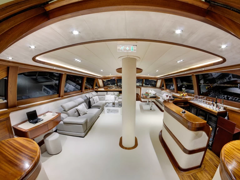 Pronajmout si  Luxury Sailing Yacht v Split