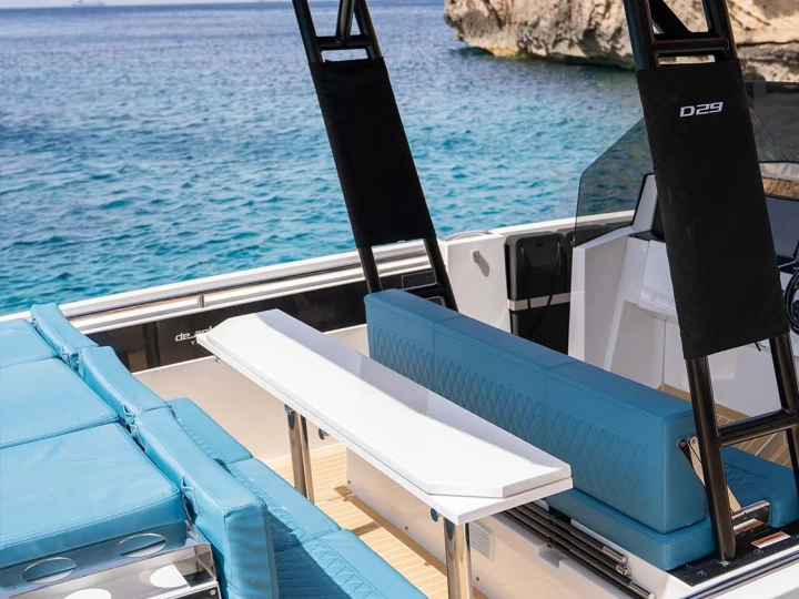 Pronájem Motorová loď De Antonio s licencí