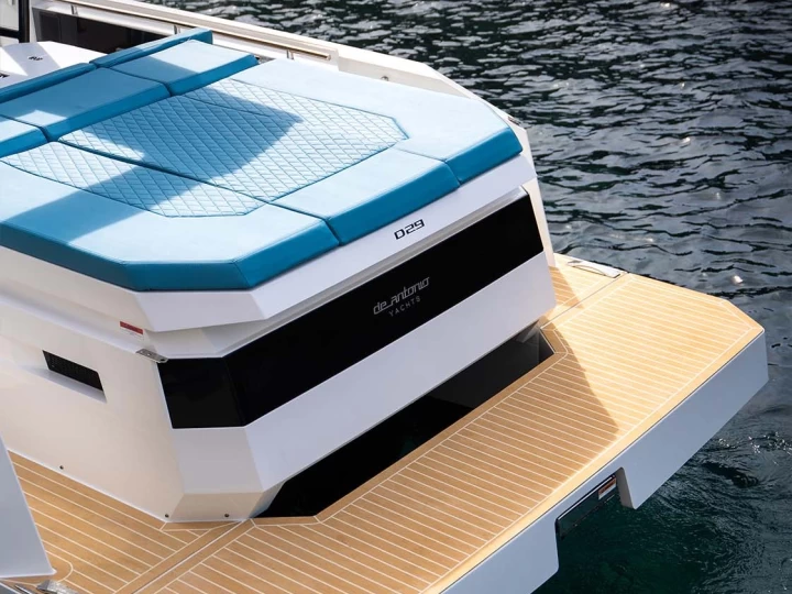 De Antonio D29 jednotlivci a charterové společnosti v Porto Badino