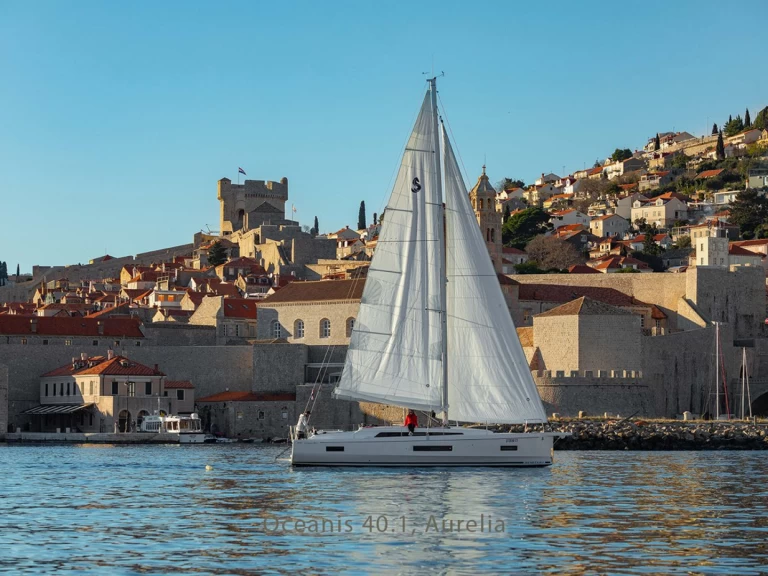 Pronajmout si Bénéteau Oceanis 40.1 v Komolac
