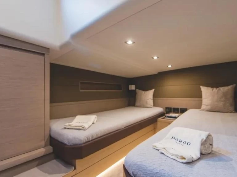 Pronajmout si Pardo Yachts Pardo 50 v Ibiza Town