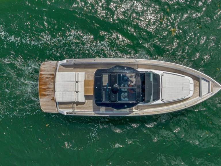 Pronájem Jachta v Miami Beach -Pardo Yachts Pardo 43
