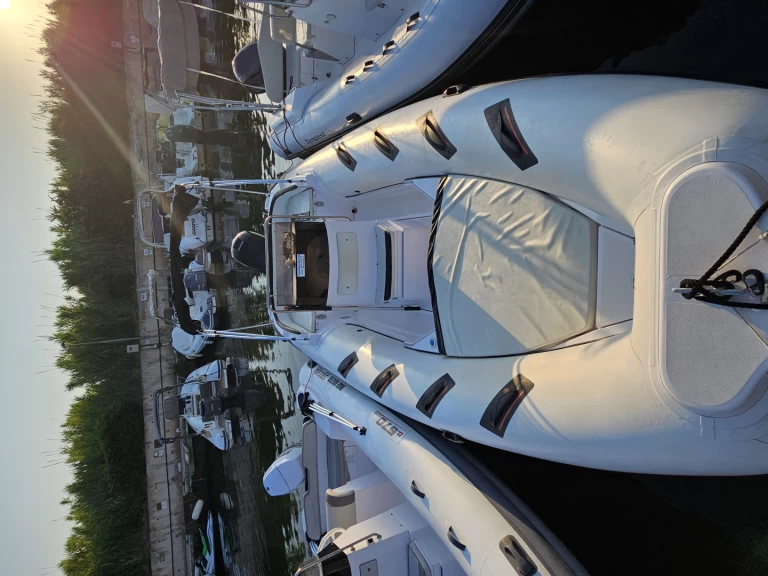 Selva Selva 640 jednotlivci a charterové společnosti v Sanary-sur-Mer