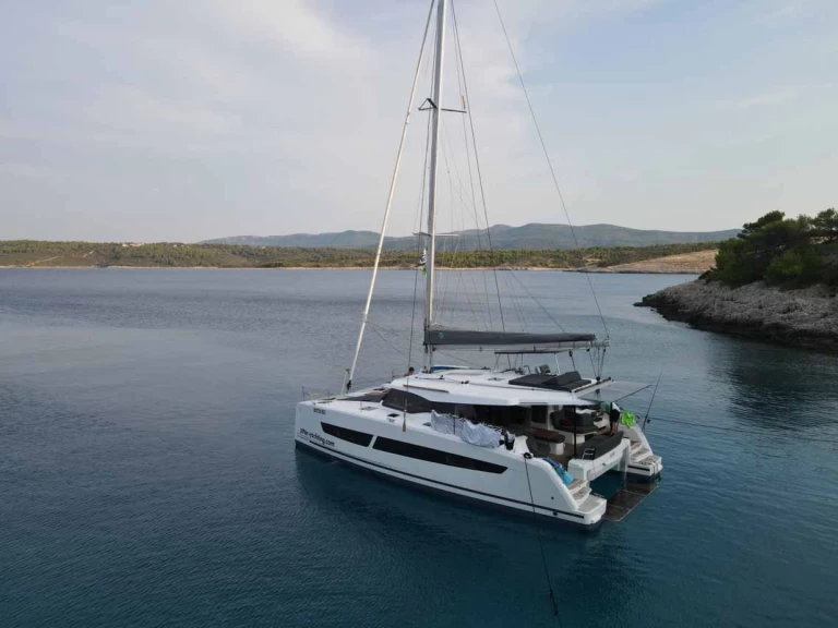 Pronajmout Katamarán se skipperem či ne Fountaine Pajot v Pula
