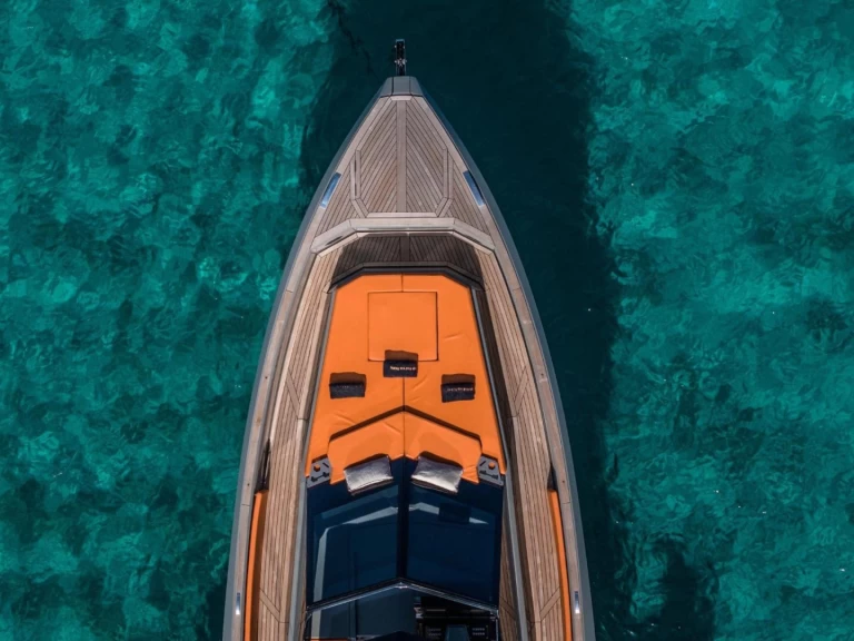 Pronajmout si EVO 43 Mistral  v Ibiza Town