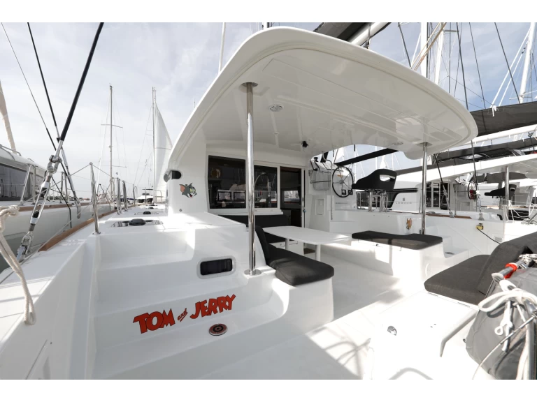 Pronajmout Katamarán se skipperem či ne Lagoon v Sukošan