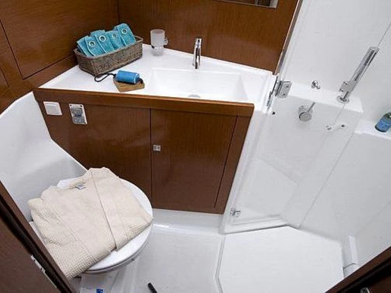 Bénéteau Oceanis 45 jednotlivci a charterové společnosti v Biograd Na Moru