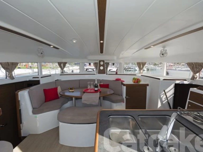 Pronájem Katamarán Lagoon s licencí