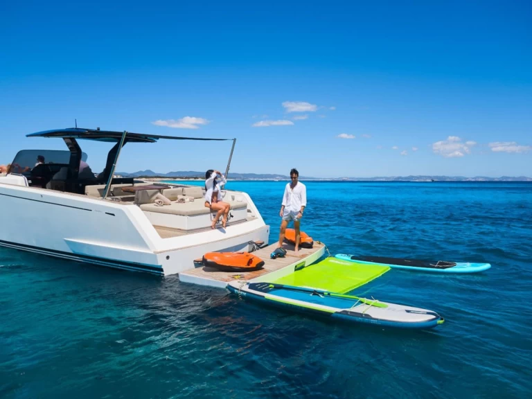 Pronájem Motorová loď Pardo Yachts s licencí