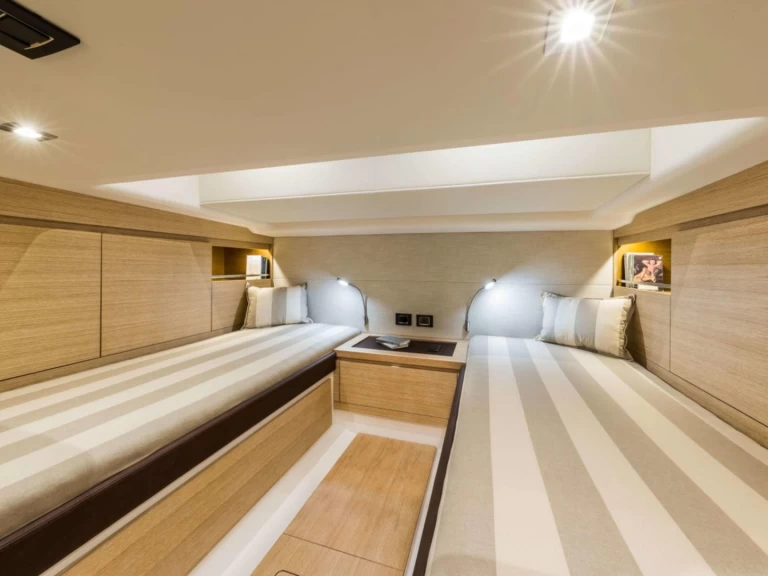 Motorová loď k pronájmu v Ibiza Town za nejlepší cenu