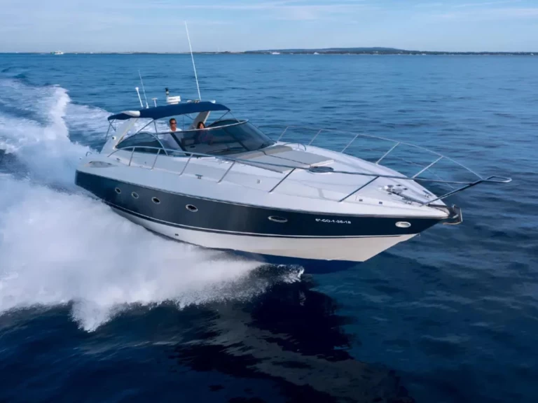 Pronajmout si Sunseeker Camargue 50 v Ibiza Town