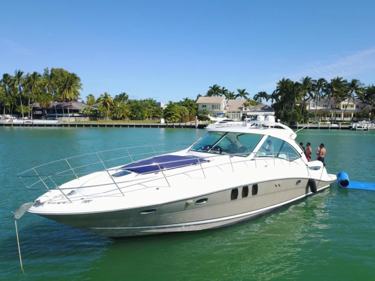 Pronájem lodi Sea Ray Sea Ray 480 Sundancer v Miami Beach na Samboatu