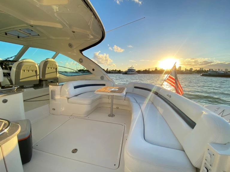 Pronajmout si Sea Ray Sea Ray 480 Sundancer v Miami Beach