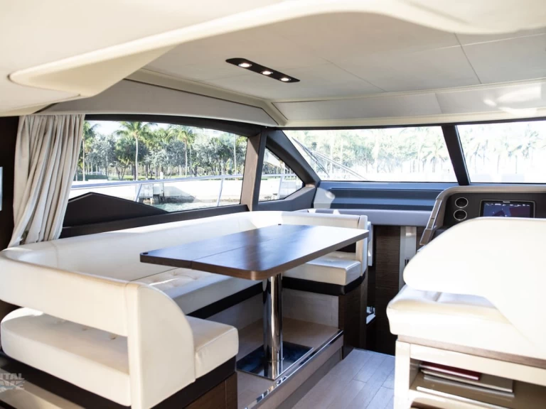 Azimut Azimut 55 jednotlivci a charterové společnosti v Miami Beach