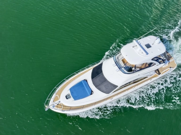 Pronajmout si Sea Ray 56 v Miami
